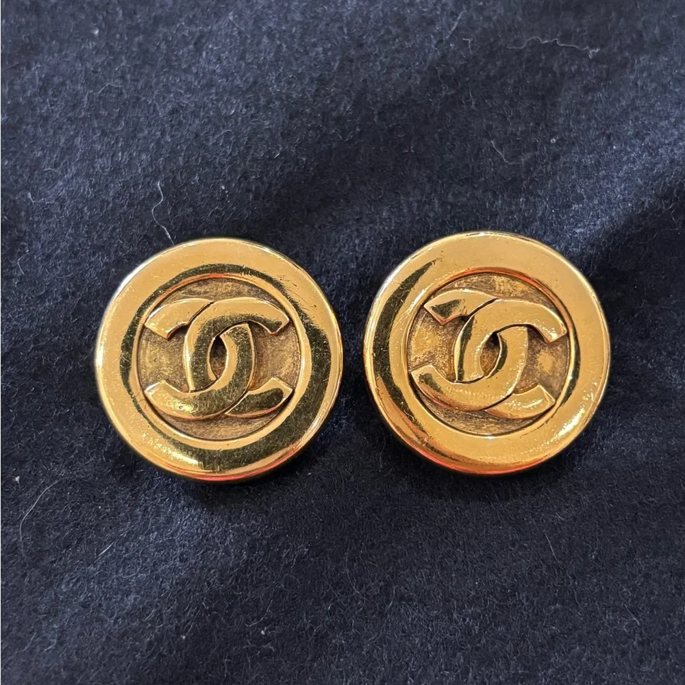 Authentic CHANEL gold plated round 90s vintage round earrings